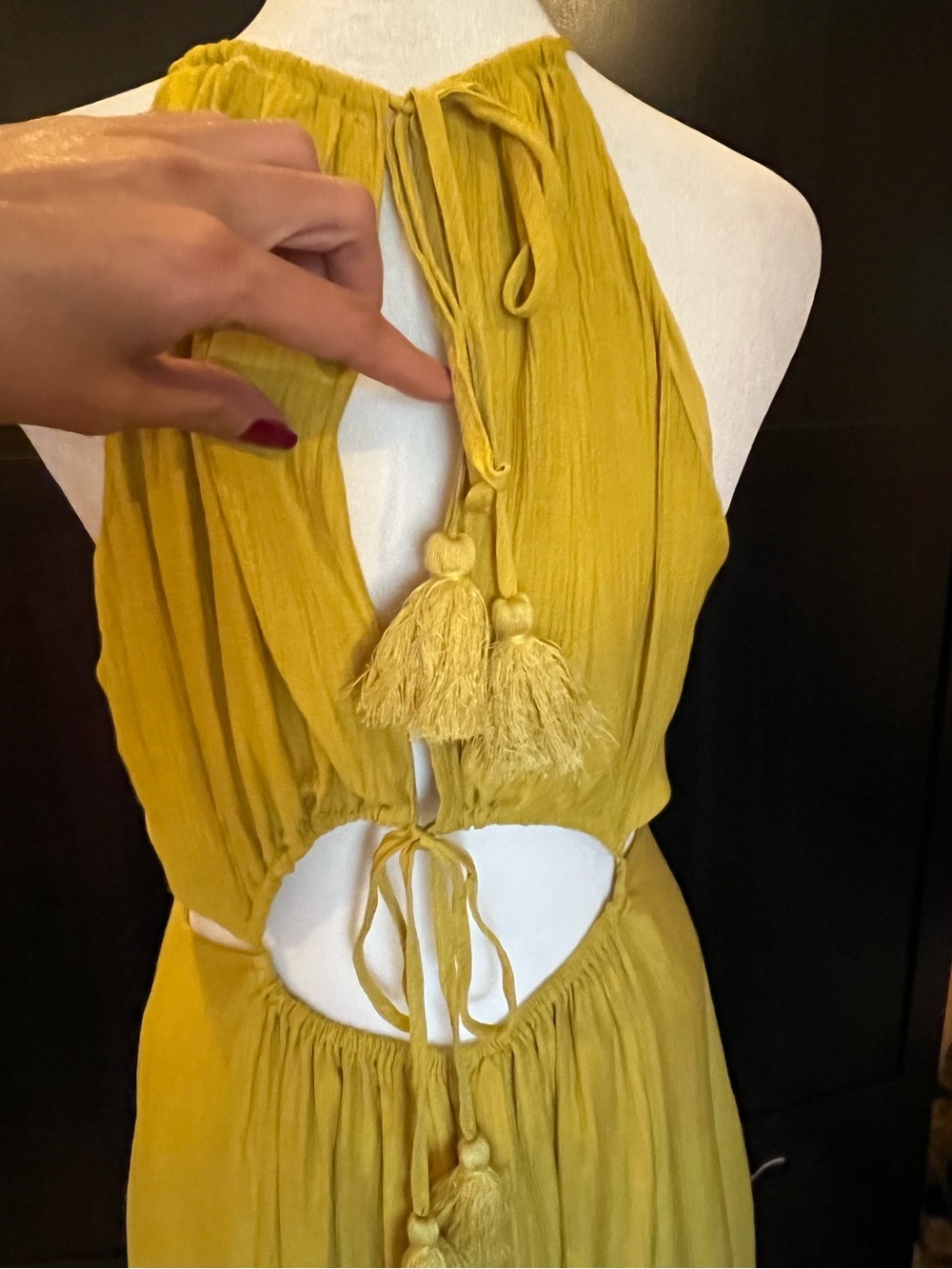 Halter dress w/ cutouts around waist. Front slit Stretchy waist. Subtle yellow M - Picture 8 of 12